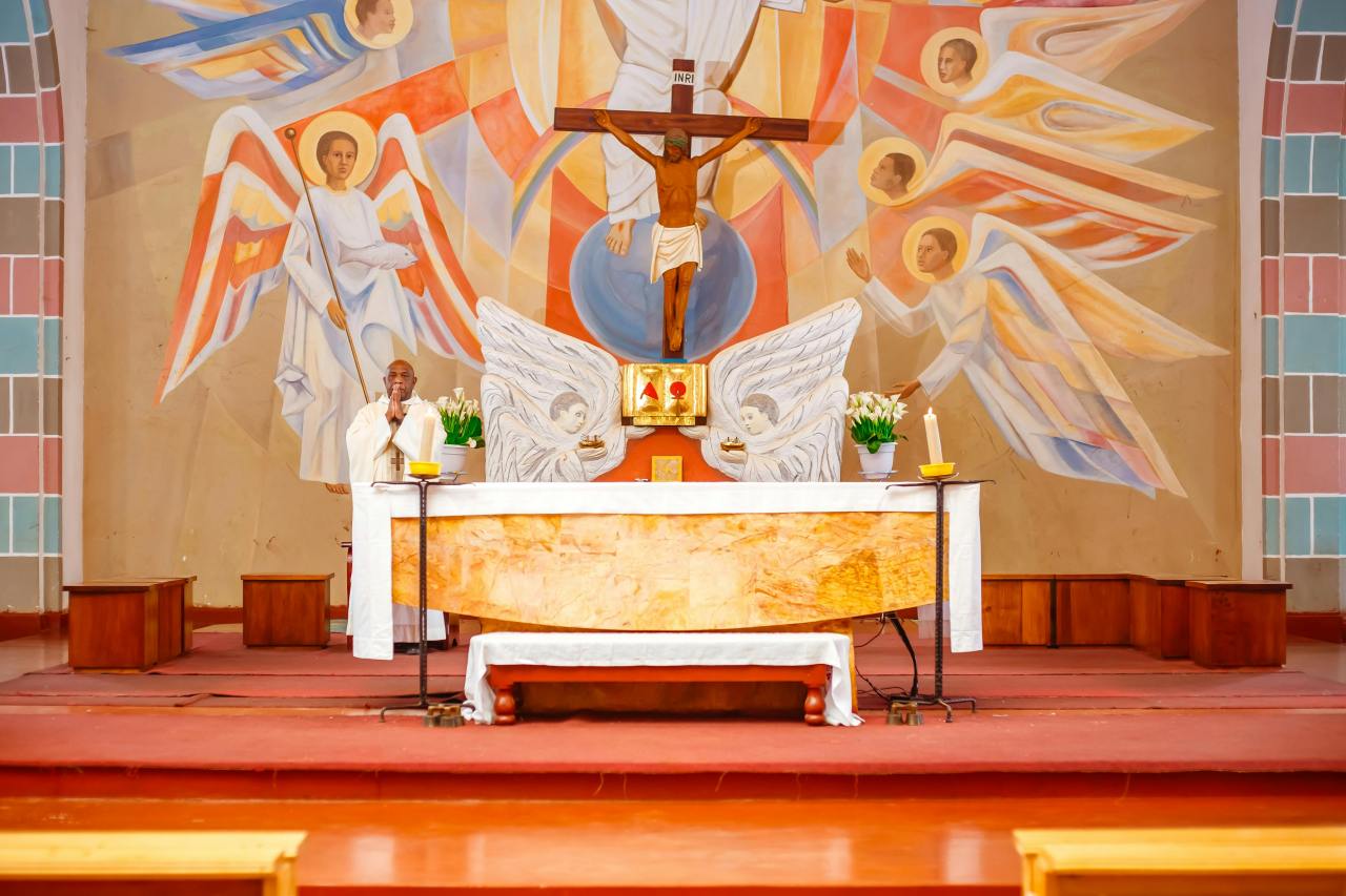 A Prayer For Holy Saturday: Holding Onto Hope When You Can’t See It Yet