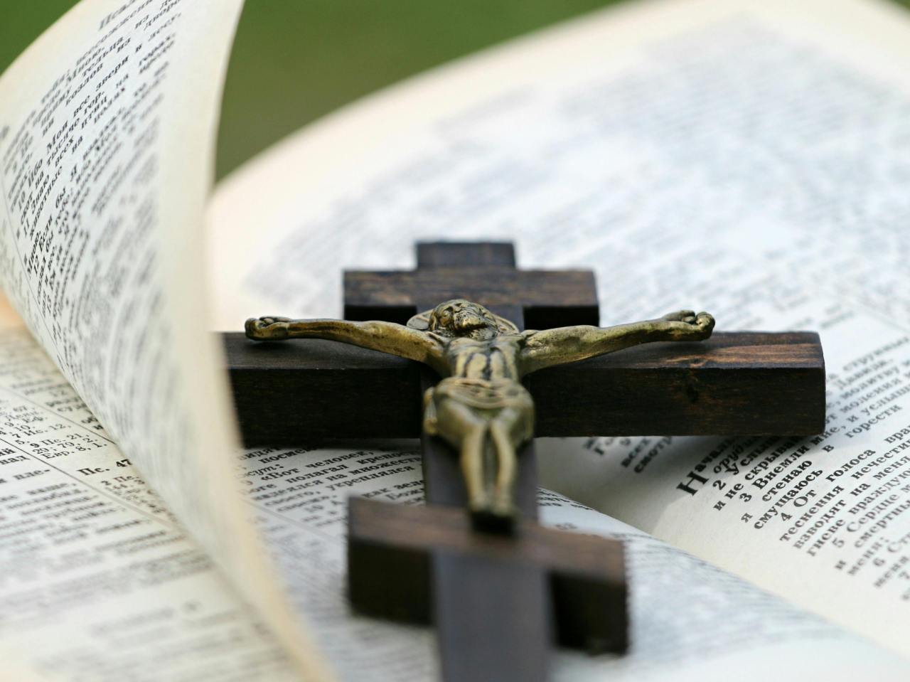 A Prayer To Stop Holding Onto What God Has Already Removed